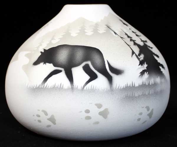 61007 High Country Tracks Wolf 5 1/2 x 4 1/2 Seed Bowl
