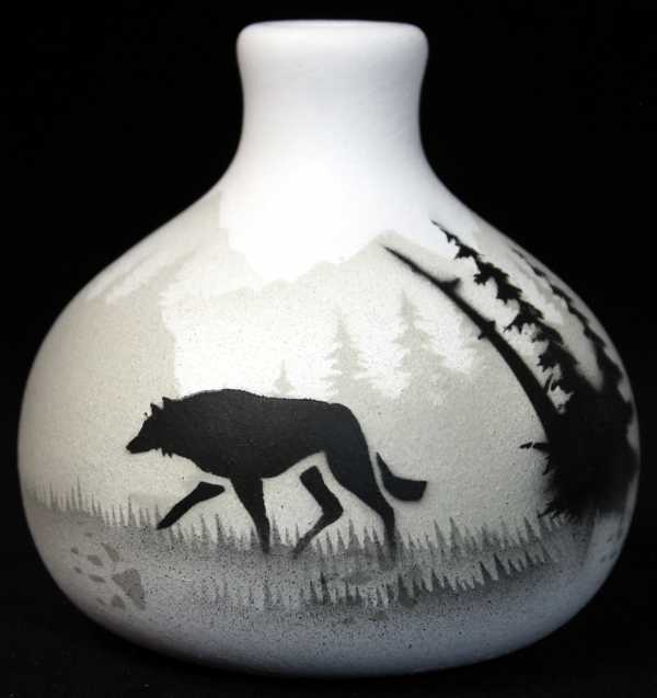 High Country Tracks Wolf 3 1/2 x 3 1/2 Ball Vase -(61083)